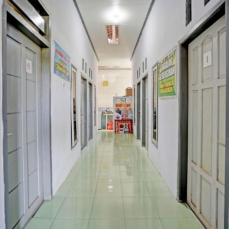 Oyo Life 92937 Kost Putri Sarkara Syariah Hotel Banyuwangi  Exterior photo