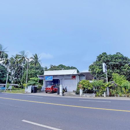 Oyo Life 92937 Kost Putri Sarkara Syariah Hotel Banyuwangi  Exterior photo