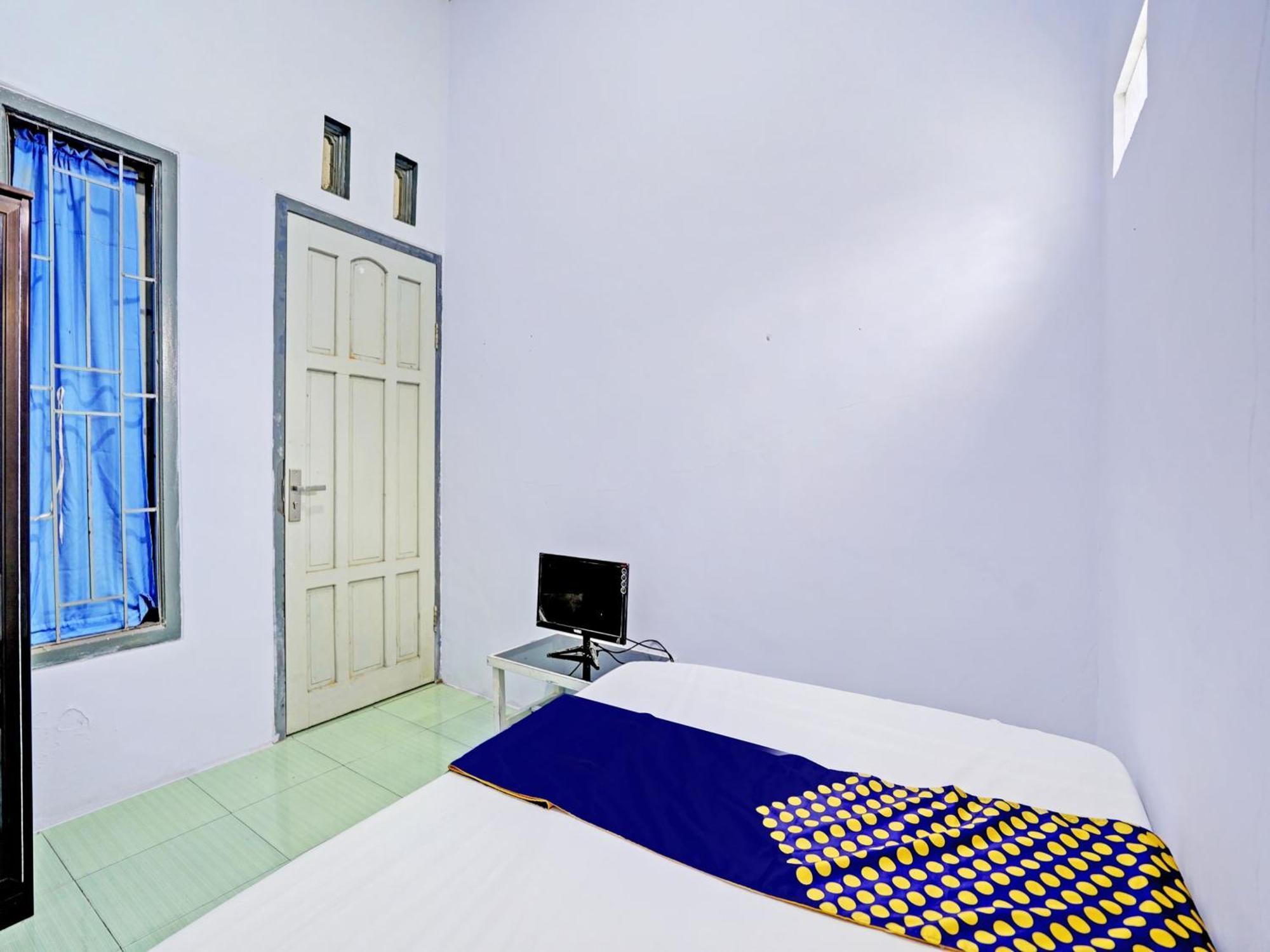 Oyo Life 92937 Kost Putri Sarkara Syariah Hotel Banyuwangi  Exterior photo