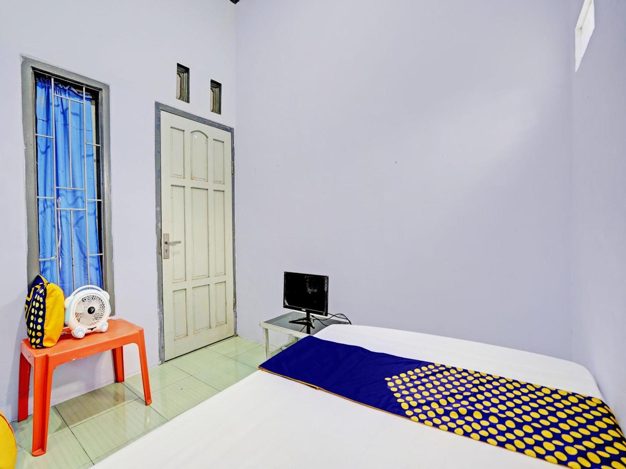 Oyo Life 92937 Kost Putri Sarkara Syariah Hotel Banyuwangi  Exterior photo