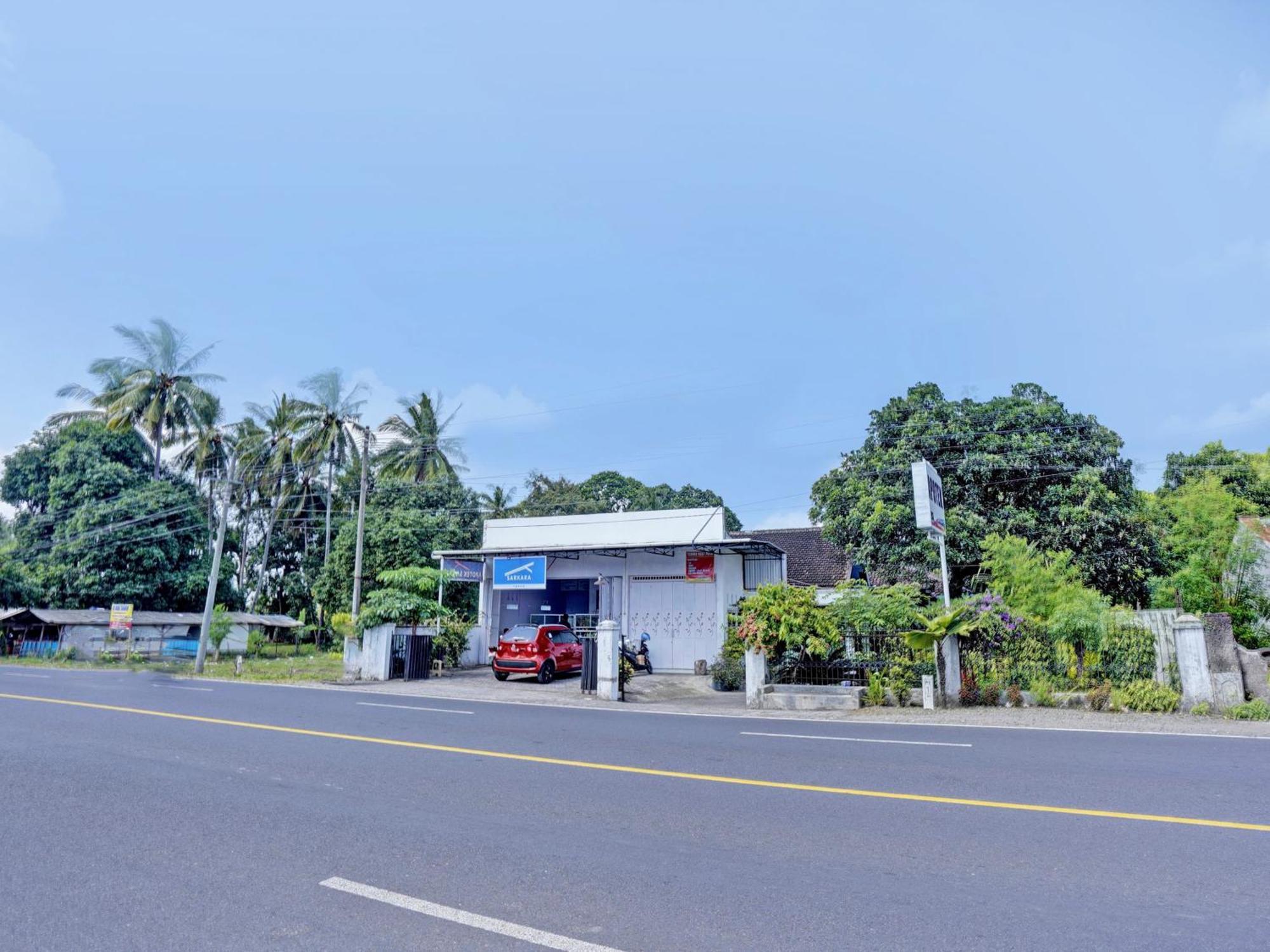 Oyo Life 92937 Kost Putri Sarkara Syariah Hotel Banyuwangi  Exterior photo
